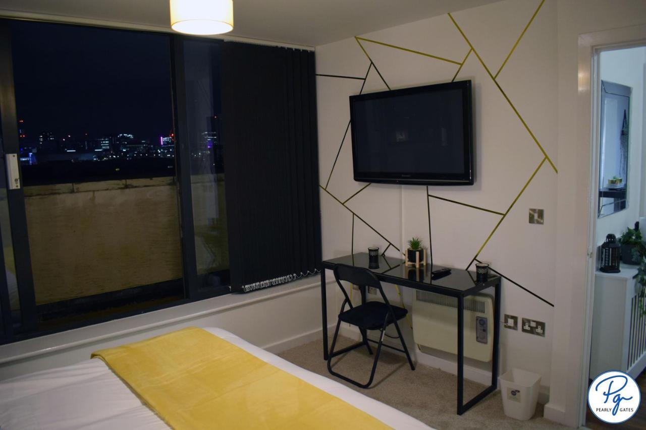 Penthouse - Amazing City Skyline Views - Balcony - Free Extra 2 Hours - Free Parking - Utilita Arena - Bullring Shopping - New St Station- Super King Size Bed Birmingham Exteriör bild