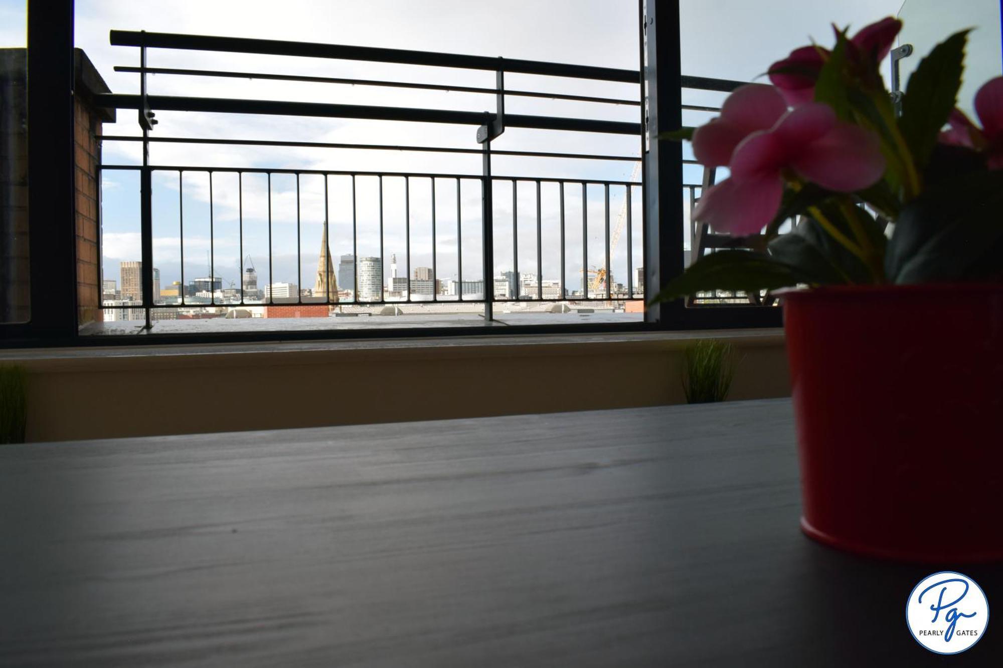 Penthouse - Amazing City Skyline Views - Balcony - Free Extra 2 Hours - Free Parking - Utilita Arena - Bullring Shopping - New St Station- Super King Size Bed Birmingham Exteriör bild